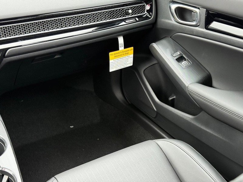 Honda Civic Hatchback Hybrid Vehicle Image 10