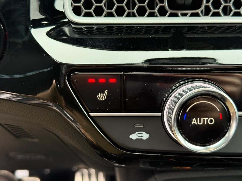 Honda Civic Hatchback Hybrid Vehicle Image 14