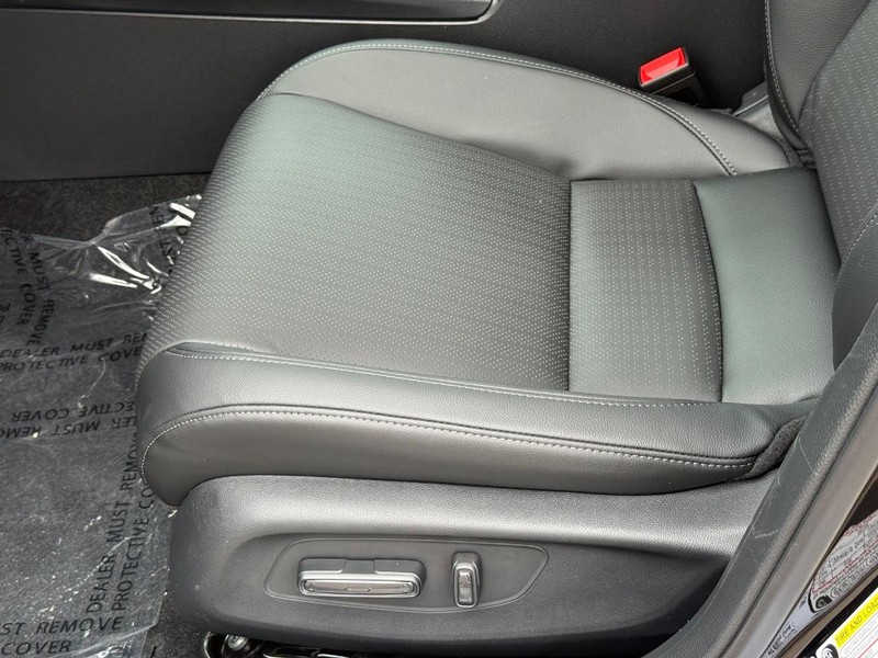 Honda Civic Hatchback Hybrid Vehicle Image 16