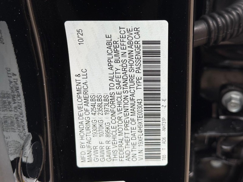 Honda Civic Hatchback Hybrid Vehicle Image 17