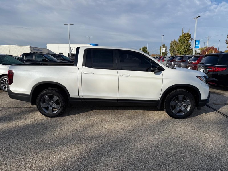 Honda Ridgeline Vehicle Image 2