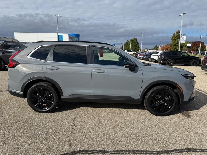 Honda CR-V Hybrid Vehicle Image 2