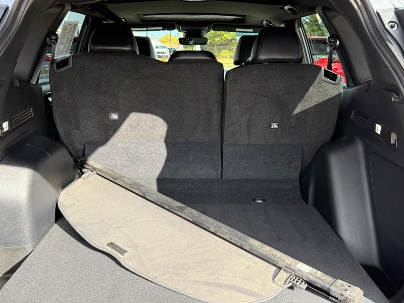 Honda CR-V Hybrid Vehicle Image 5