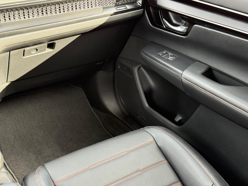 Honda CR-V Hybrid Vehicle Image 15