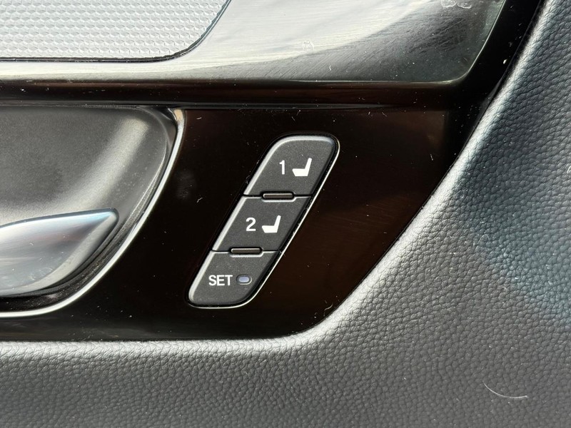 Honda CR-V Hybrid Vehicle Image 16