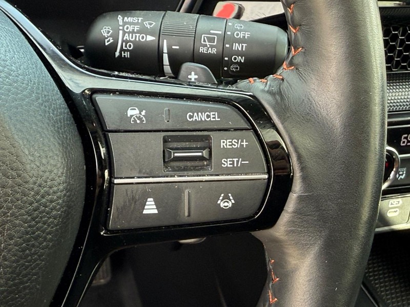Honda CR-V Hybrid Vehicle Image 18