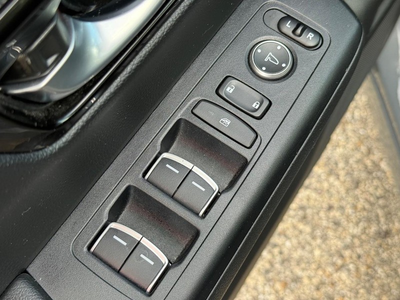 Honda CR-V Hybrid Vehicle Image 22