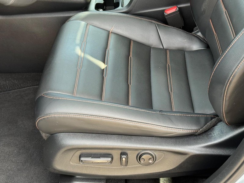 Honda CR-V Hybrid Vehicle Image 23