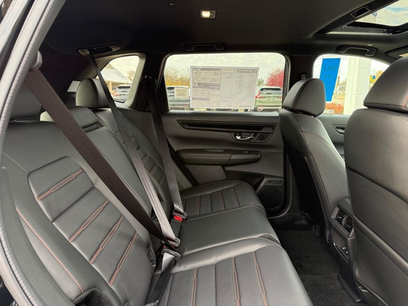 Honda CR-V Hybrid Vehicle Image 5