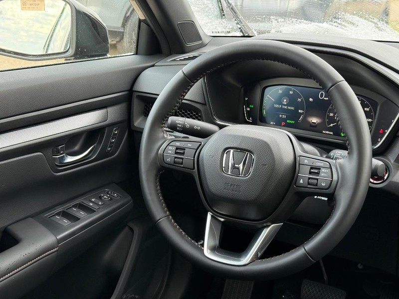 Honda CR-V Hybrid Vehicle Image 8