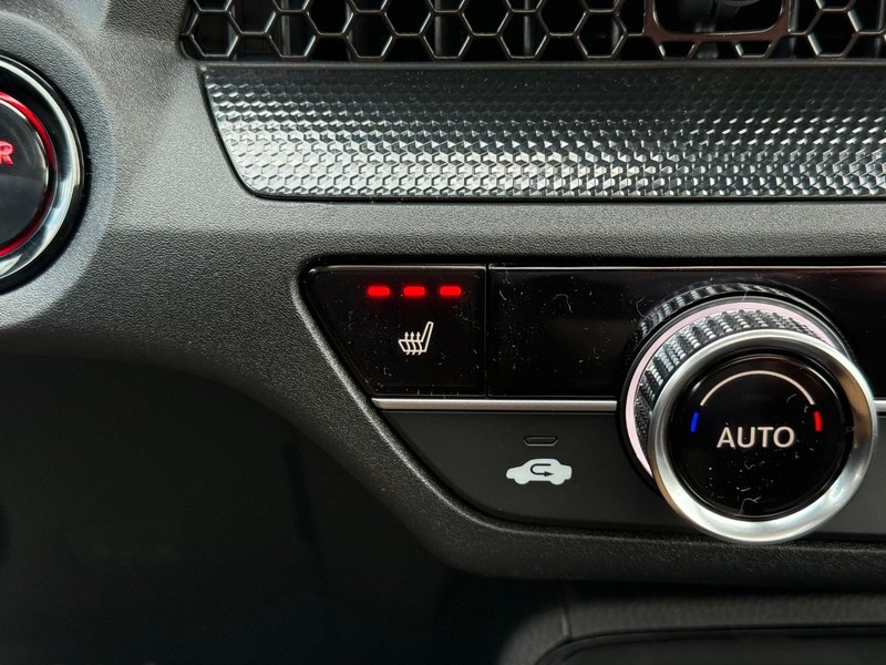 Honda CR-V Hybrid Vehicle Image 14