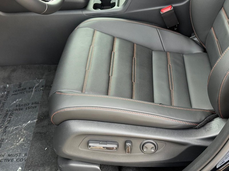 Honda CR-V Hybrid Vehicle Image 17