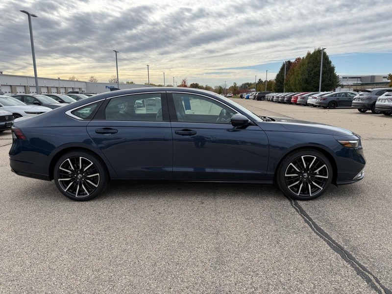 Honda Accord Hybrid Vehicle Image 2