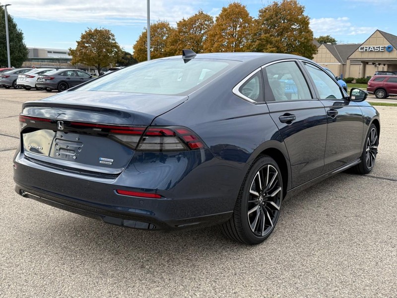 Honda Accord Hybrid Vehicle Image 3