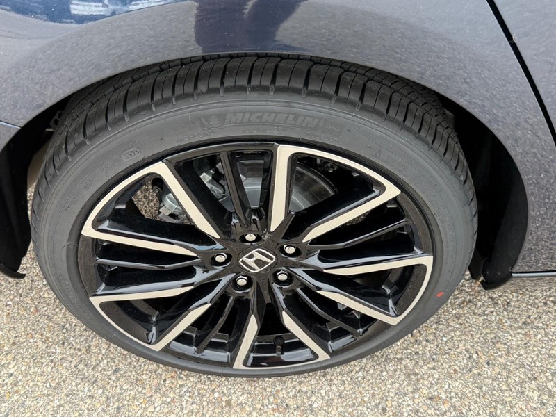 Honda Accord Hybrid Vehicle Image 4