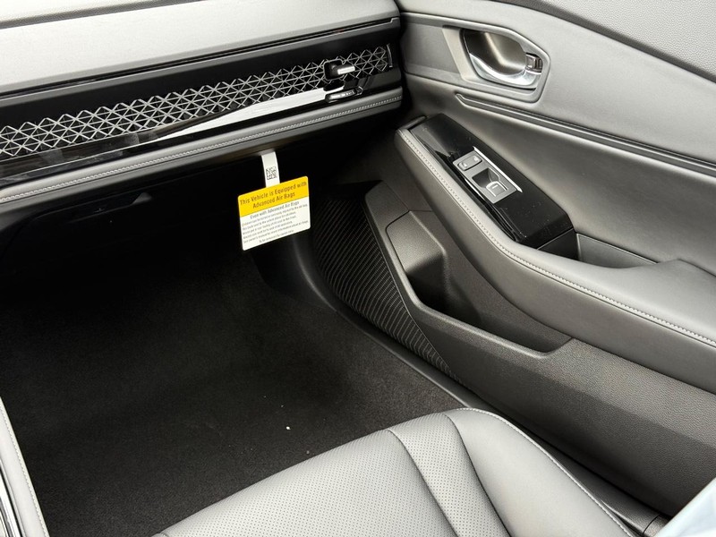 Honda Accord Hybrid Vehicle Image 9