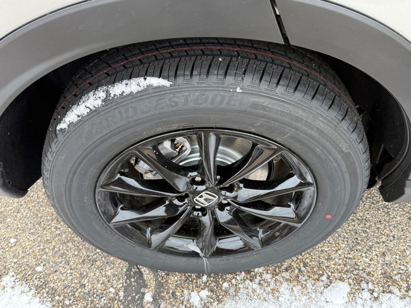 Honda CR-V Hybrid Vehicle Image 4