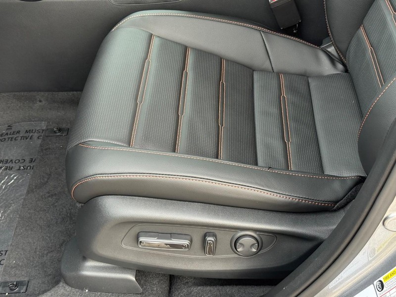 Honda CR-V Hybrid Vehicle Image 16