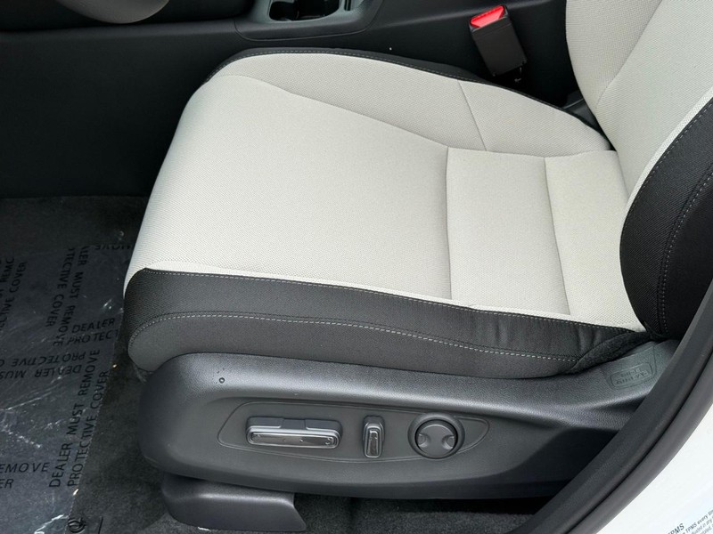 Honda CR-V Vehicle Image 16