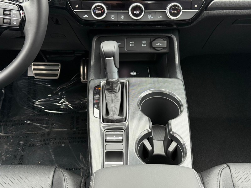 Honda Civic Hatchback Hybrid Vehicle Image 8