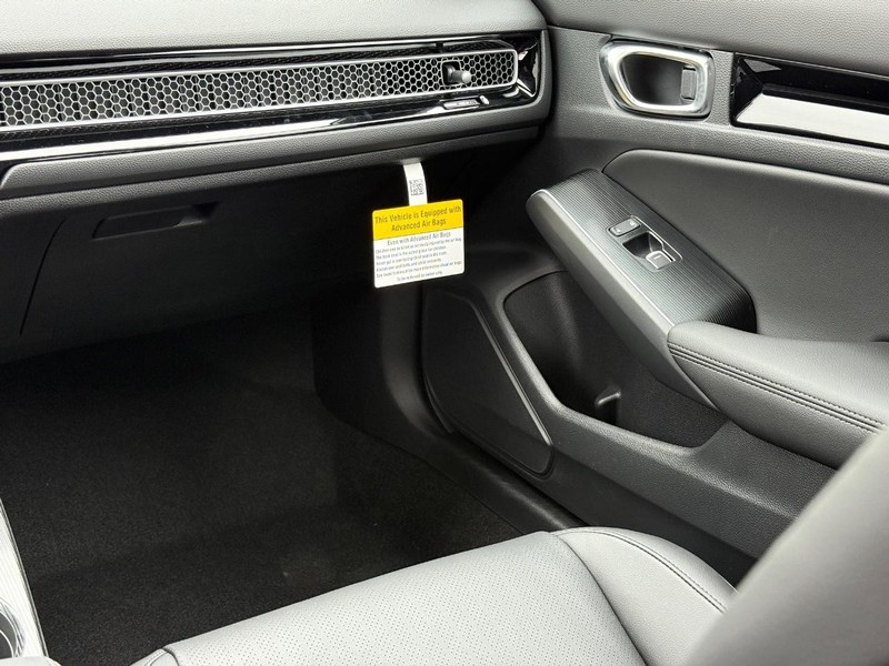 Honda Civic Hatchback Hybrid Vehicle Image 10