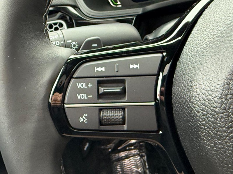 Honda Civic Hatchback Hybrid Vehicle Image 11