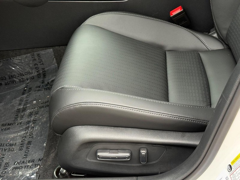 Honda Civic Hatchback Hybrid Vehicle Image 16