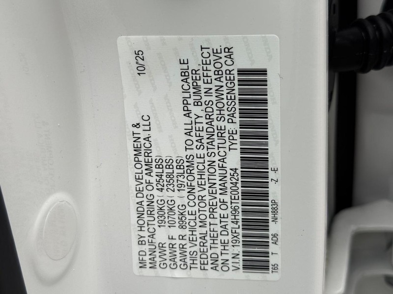 Honda Civic Hatchback Hybrid Vehicle Image 17