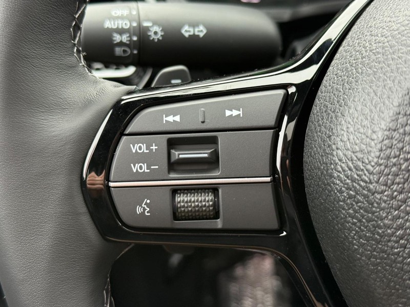 Honda Civic Sedan Hybrid Vehicle Image 11