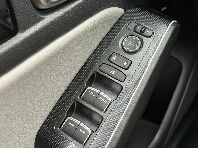 Honda Civic Sedan Hybrid Vehicle Image 15