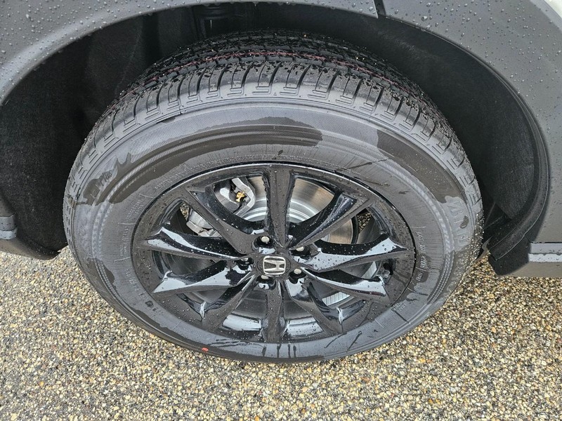 Honda CR-V Hybrid Vehicle Image 4