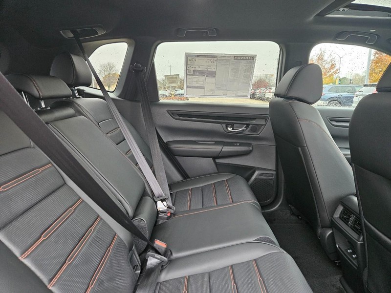 Honda CR-V Hybrid Vehicle Image 5