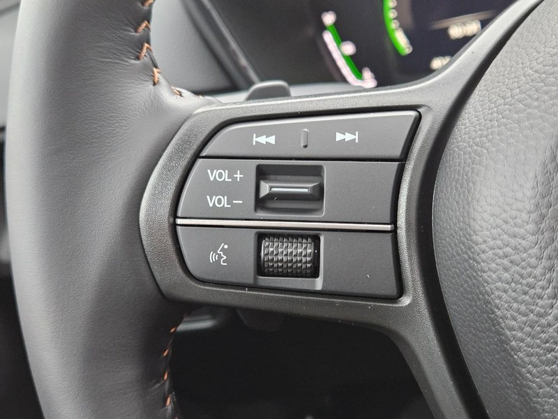 Honda CR-V Hybrid Vehicle Image 12