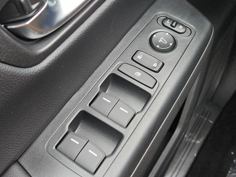 Honda CR-V Hybrid Vehicle Image 16