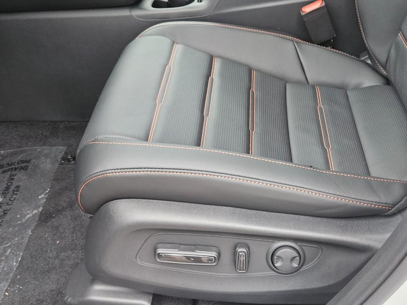 Honda CR-V Hybrid Vehicle Image 17