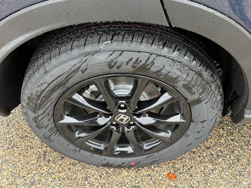 Honda CR-V Hybrid Vehicle Image 4