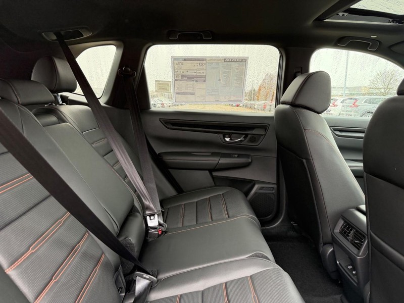 Honda CR-V Hybrid Vehicle Image 5