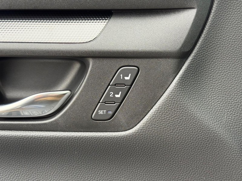 Honda CR-V Hybrid Vehicle Image 11