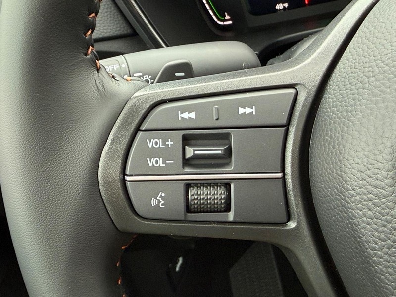 Honda CR-V Hybrid Vehicle Image 12