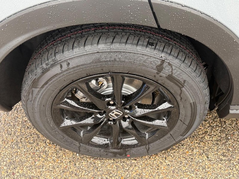 Honda CR-V Hybrid Vehicle Image 4