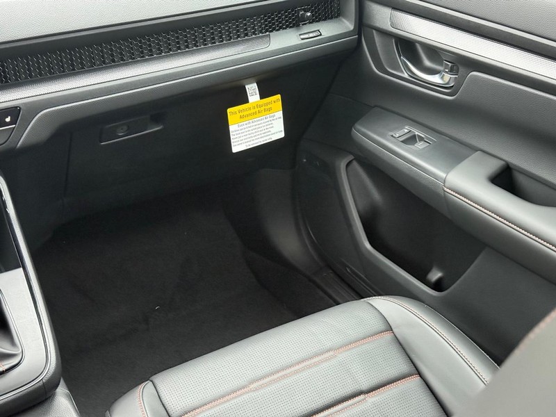 Honda CR-V Hybrid Vehicle Image 11