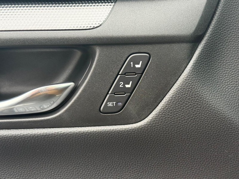 Honda CR-V Hybrid Vehicle Image 12