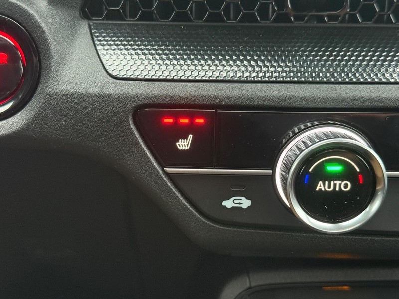 Honda CR-V Hybrid Vehicle Image 16