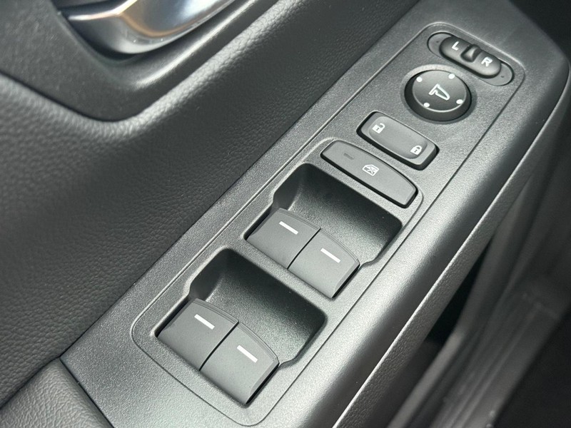 Honda CR-V Hybrid Vehicle Image 17