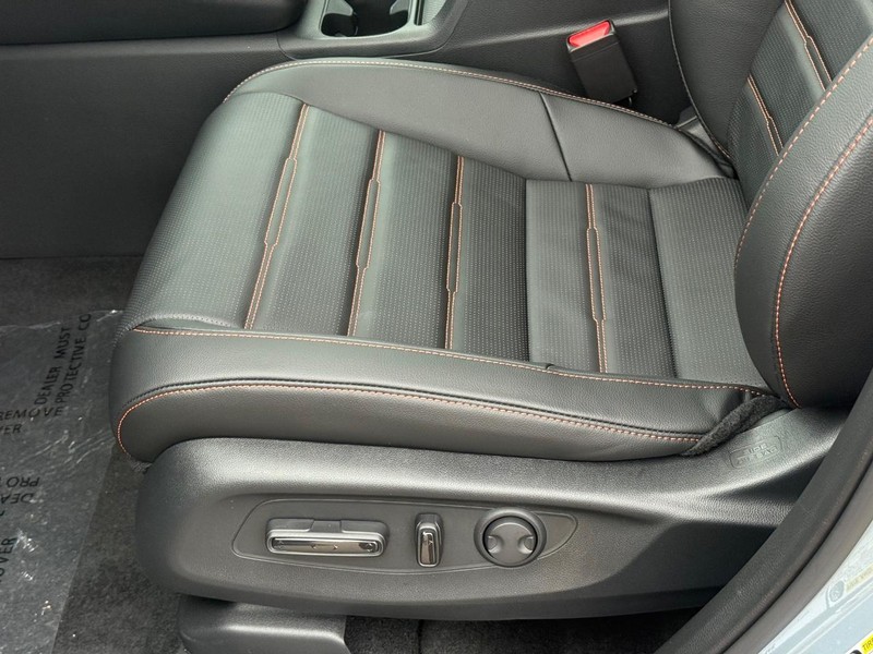 Honda CR-V Hybrid Vehicle Image 18