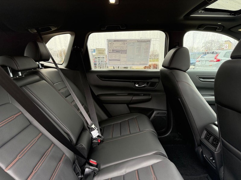 Honda CR-V Hybrid Vehicle Image 5