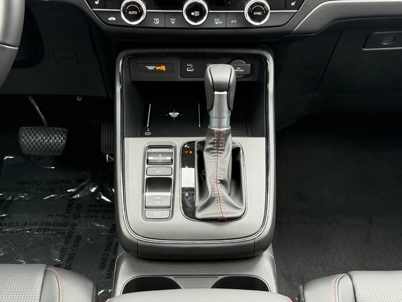 Honda CR-V Hybrid Vehicle Image 8