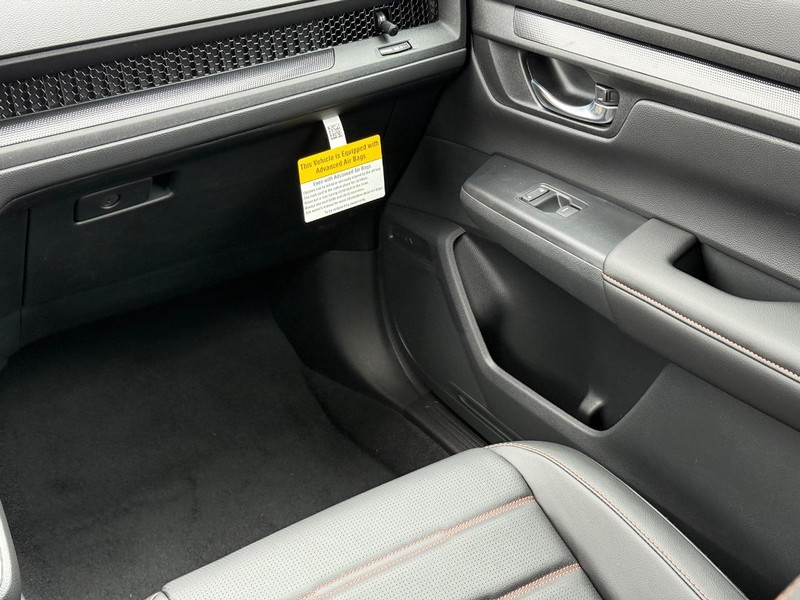 Honda CR-V Hybrid Vehicle Image 10