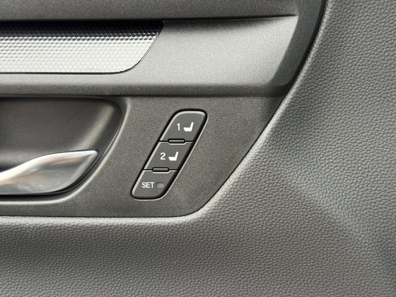 Honda CR-V Hybrid Vehicle Image 11