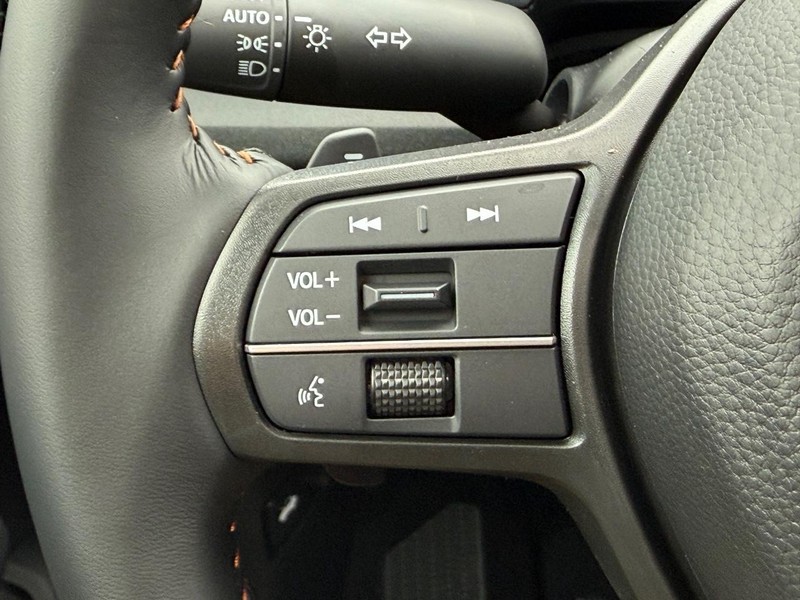 Honda CR-V Hybrid Vehicle Image 12